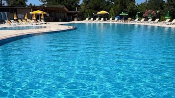 Piscina externa sazonal