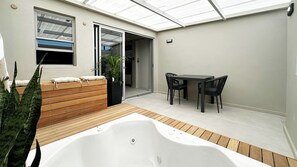 屋外ダイニングエリア