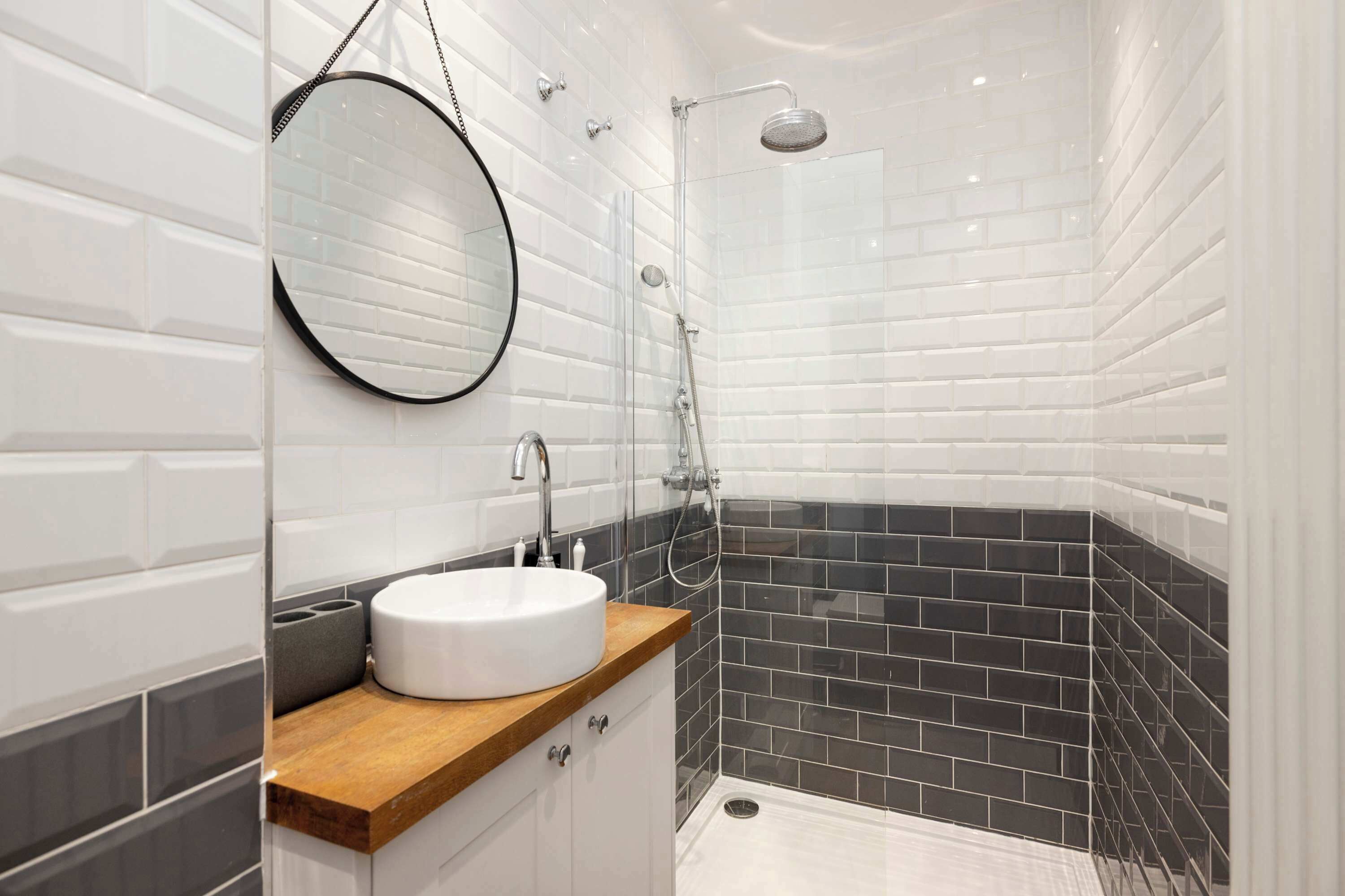 Shower, hair dryer, towels, shampoo