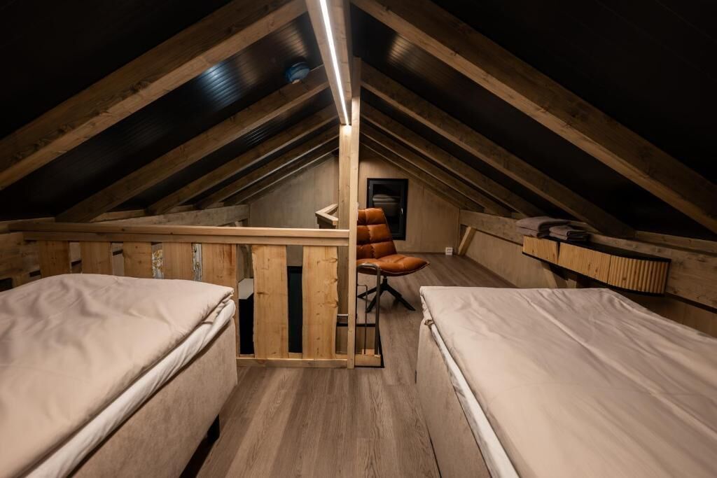 Superior Chalet, Lake View