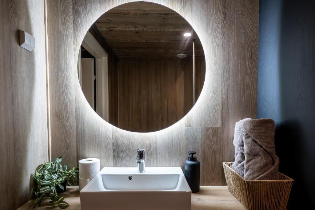 Superior Chalet, Lake View | Bathroom