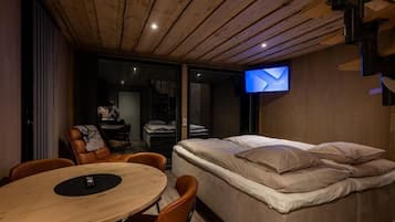 Superior Chalet, Lake View