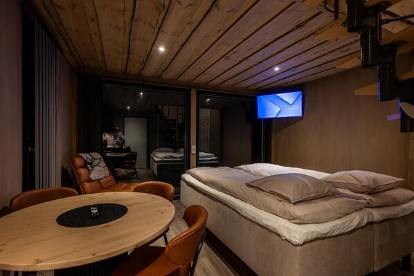 Superior Chalet, Lake View