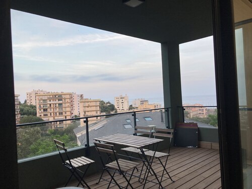 Superb studio with sea view of downtown Bastia 