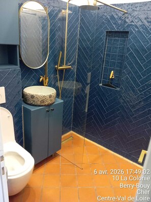 Bathroom - Vrbo Property (Berry-Bouy)