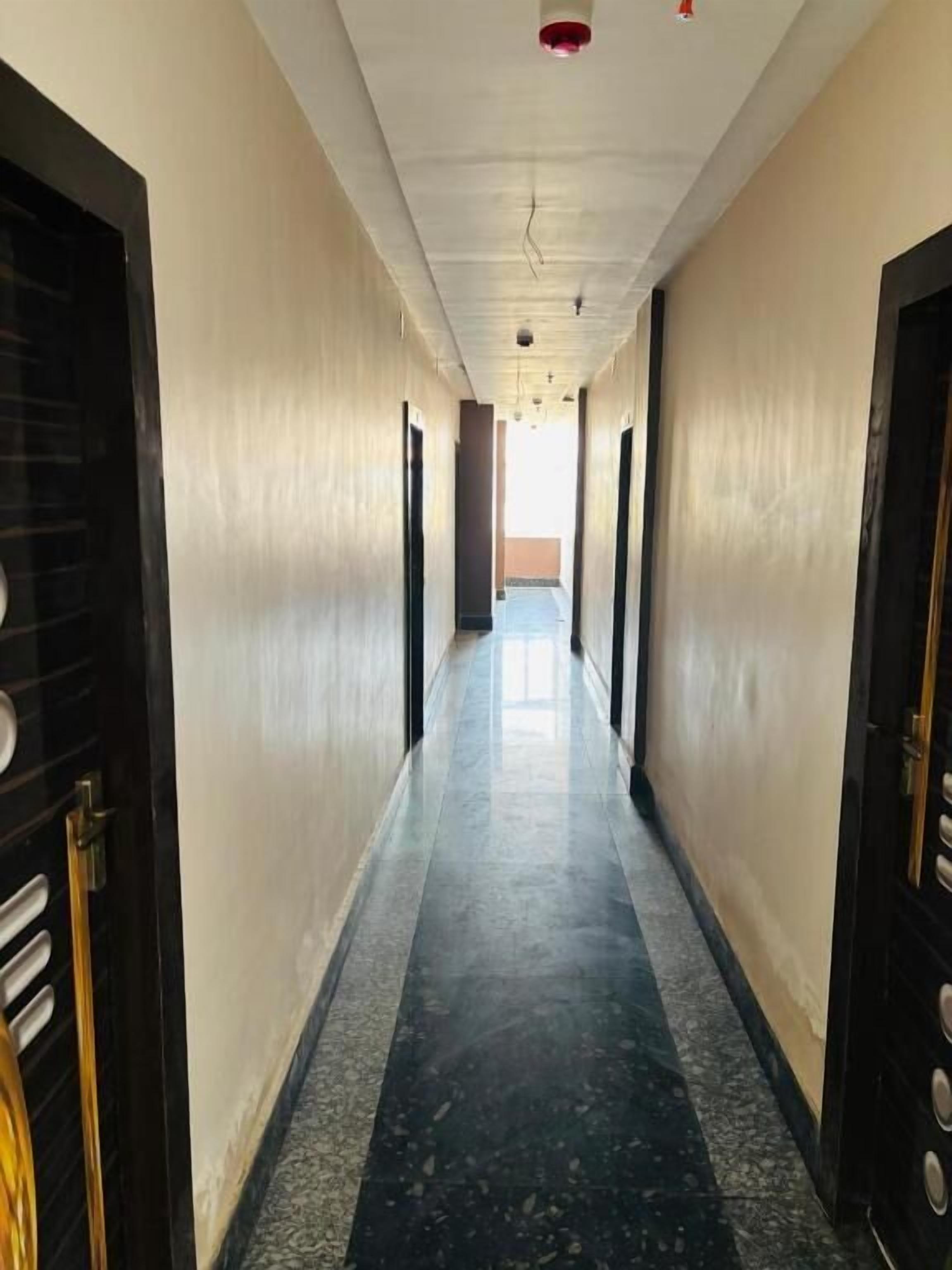 المنشأة من الداخل