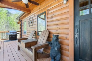 Terrace/patio - Mountain Wolf’s Cabin: Family Fun Near Downtown (Gatlinburg)