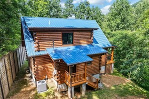 Exterior - Mountain Wolf’s Cabin: Family Fun Near Downtown (Gatlinburg)