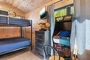 3 chambres, fer et planche à repasser, Wi-Fi, draps fournis