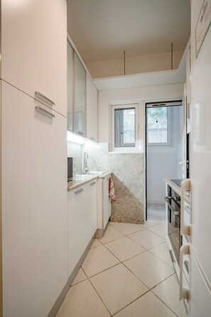Microwave, oven, stovetop - Flisvos Halcyon (Paleo Faliro)