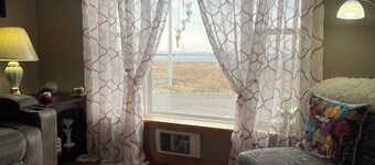 Cozy home with a view of the ocean !