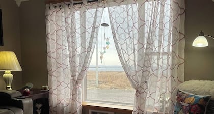 Cozy home with a view of the ocean !