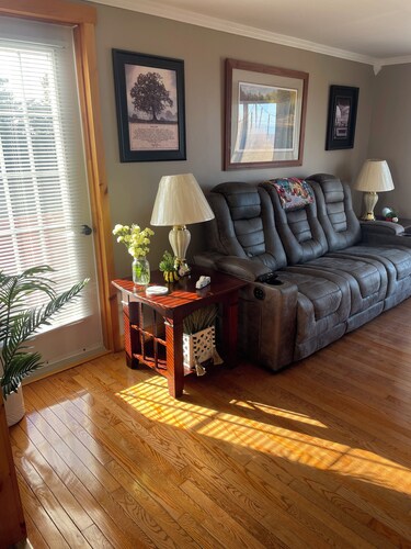 Cozy home with a view of the ocean !