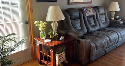 Cozy home with a view of the ocean !