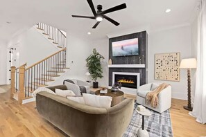 TV, offices - New Build | Chef's Kitchen | Fireplace | 4BR (Charlotte)