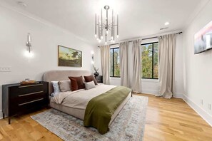 4 bedrooms, WiFi - New Build | Chef's Kitchen | Fireplace | 4BR (Charlotte)