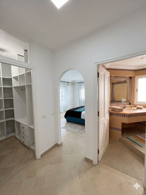 4 chambres, fer et planche à repasser, accès Internet, draps fournis