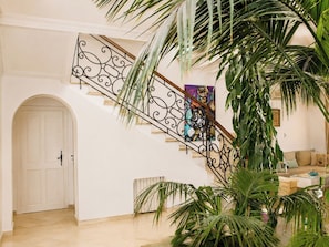 Interior - Charming 600m2 villa with large garden and swimming pool (La Soukra)