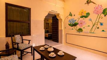 Standard Quadruple Room, Courtyard View | Interior