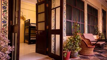 Classic-Vierbettzimmer, Blick auf den Innenhof | Innenbereich