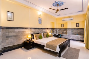 Phòng đôi Deluxe, quang cảnh sân vườn | Bàn ủi/dụng cụ ủi quần áo, truy cập Internet không dây miễn phí 
