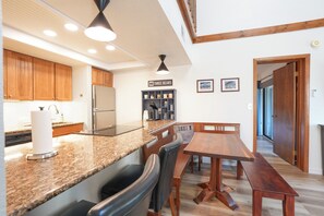 Dining - Mountainside Mt. Royal Condo - Stunning Views, Great Year-Round Location! (Frisco)