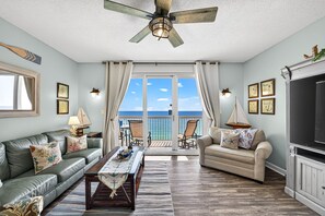 Living area - 🌊 Beachfront 1BR + Bunks | Sleeps 6 | Free Daily Activities! (Panama City Beach)