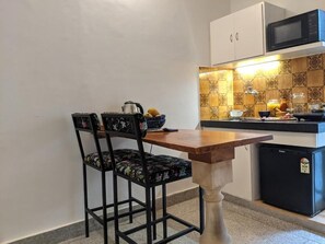 Suite, vista al patio | Restaurantes