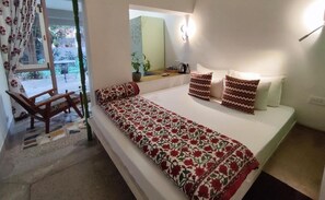 Deluxe Double Room, Garden View | Desk, laptop workspace, soundproofing, iron/ironing board - Mukam (Jaipur)