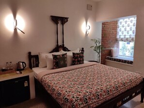 Deluxe Double Room, Garden View | Desk, laptop workspace, soundproofing, iron/ironing board - Mukam (Jaipur)