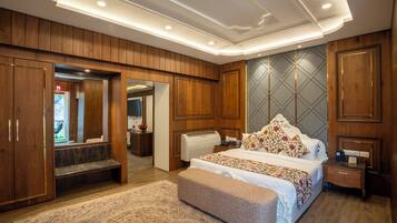 In-room safe, desk, laptop workspace, soundproofing