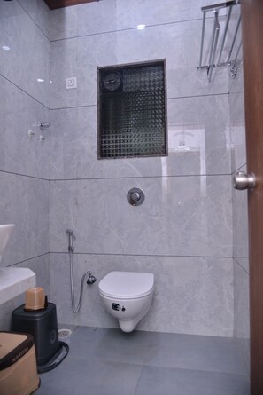 Shower, free toiletries, towels - HOTEL D SQUARE Shirdi (Shirdi)