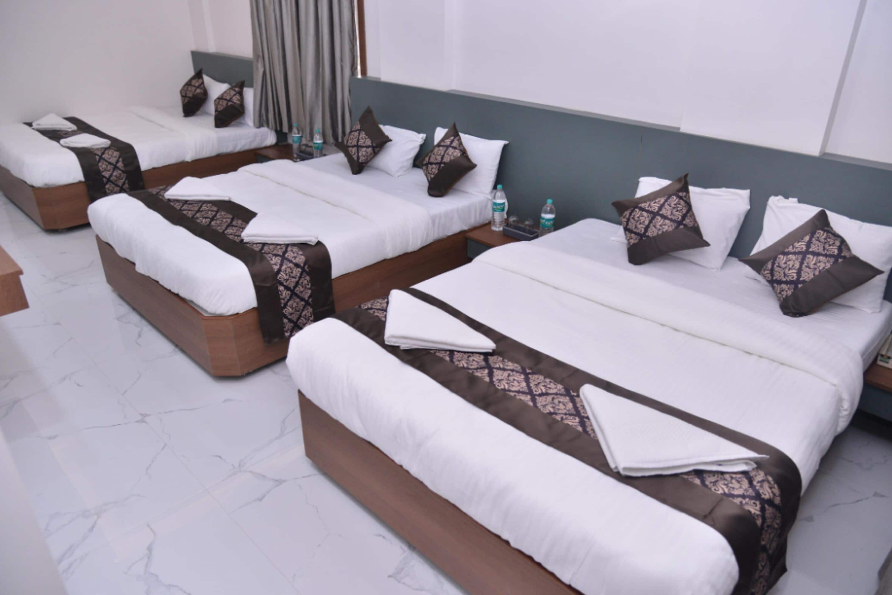 Family Room, City View | Desk, free WiFi