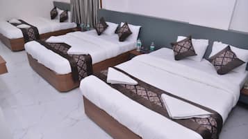 Family Room, City View | Desk, free WiFi