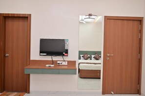 Room - HOTEL D SQUARE Shirdi (Shirdi)