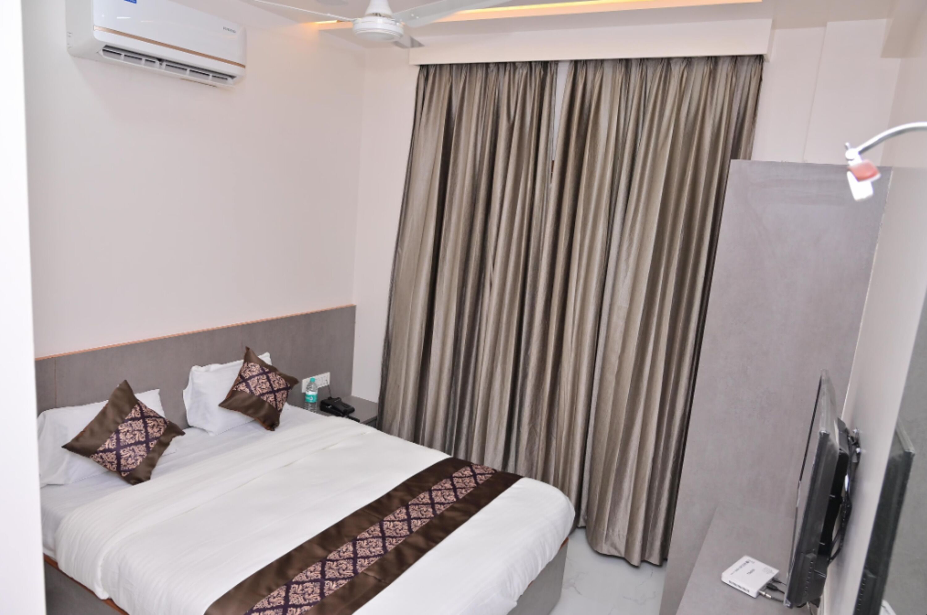 Deluxe Double Room, City View