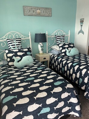 2 bedrooms, iron/ironing board, free WiFi, bed sheets