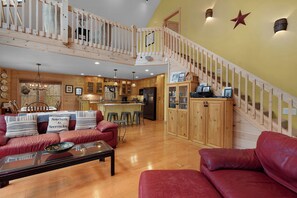 Smart TV, fireplace - Chateau Althen - Blue Ridge, GA (Blue Ridge)