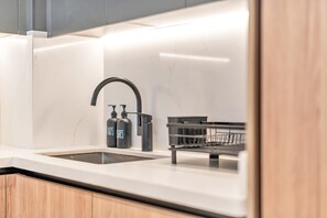 Apartment - Free Housekeeping Visits During Your Stay - Stayshort - Chic 1 Bedroom Unit in Dubai Marina That Sleeps 4 (Dubai)
