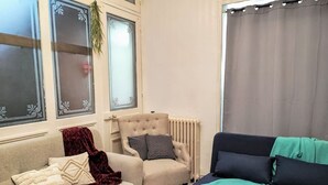 A living room with a beige sofa, a dark blue couch, and a red blanket. - Manoir des Lumi res 5 ch Terrasse Wifi 5 sdb (Roubaix)
