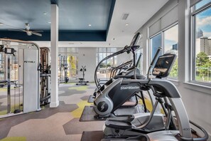 Fitness facility - Skyline Suite - Free Parking, Pool, City Views (Charlotte)