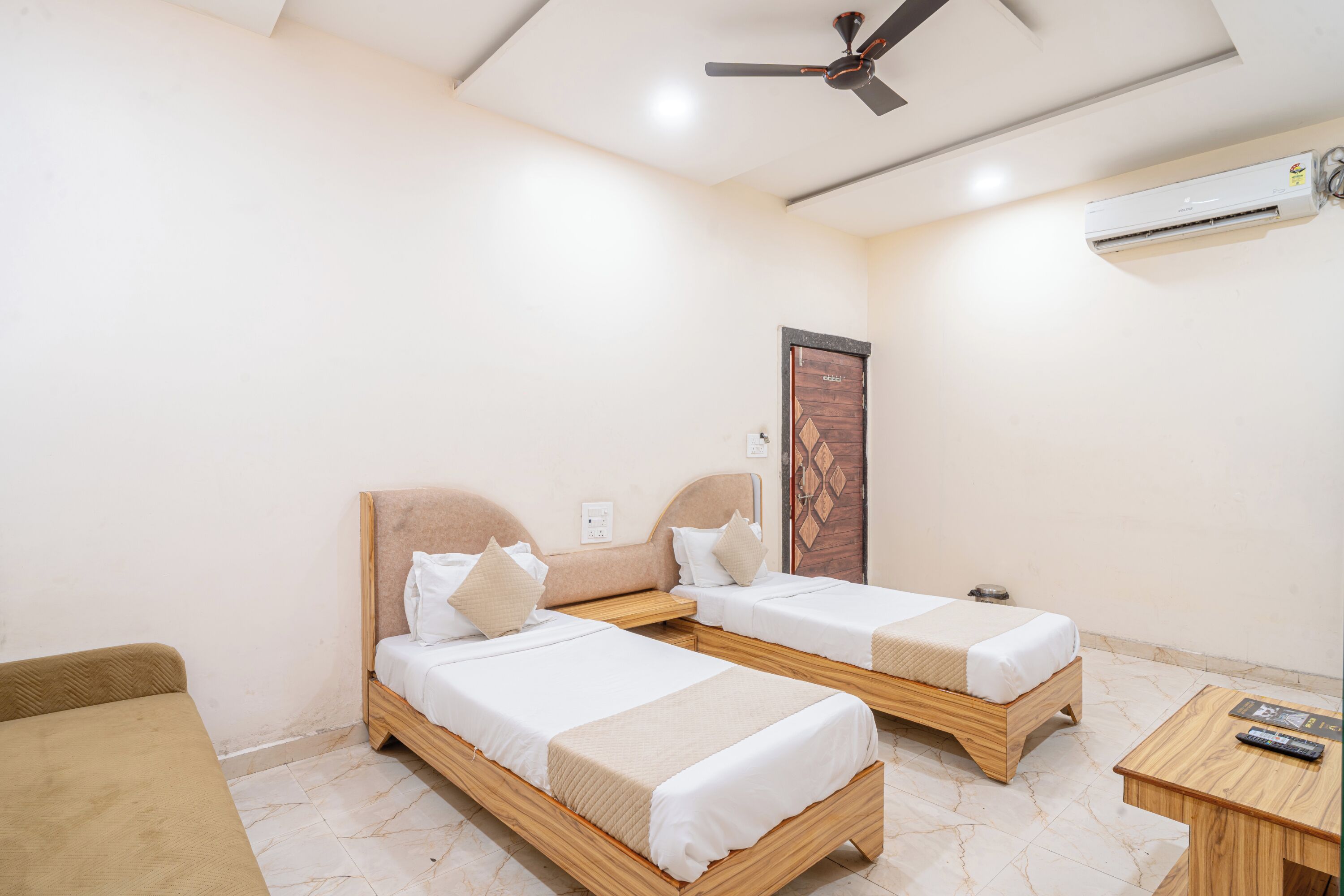 Deluxe Twin Room | Free WiFi, bed sheets