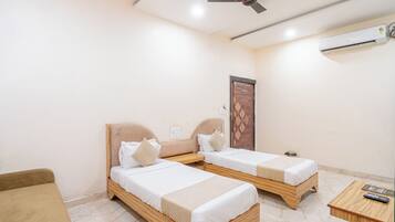 Deluxe Twin Room | Free WiFi, bed sheets