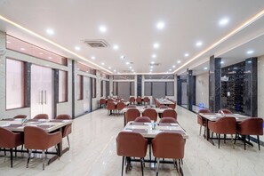 Restaurant - Hotel Entry Point (Raipur)