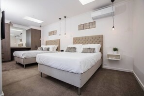 Room - Newington Apartments - Apt 3 Queen, Brand New! (Ballarat Central)