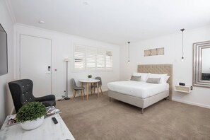 Room - Newington Apartments - Apt 3 Queen, Brand New! (Ballarat Central)