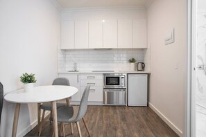 Dining - Newington Apartments - Apt 4 Accessible Queen (Ballarat Central)