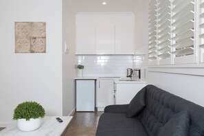 Living area - Newington Apartments - Apt 6 Twin Queen (Ballarat Central)