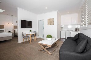 Living area - Newington Apartments - Apt 6 Twin Queen (Ballarat Central)