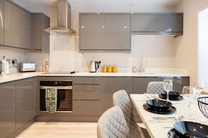House | 3 bedrooms - Central Leeds Apartment Near Station - Sleeps 6 (Leeds)